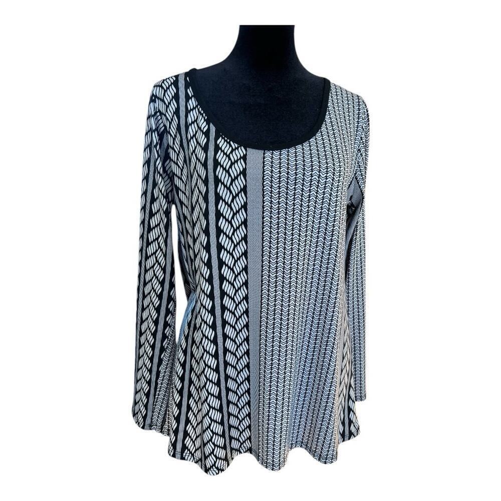 LulaRoe long sleeves, scoop neck, Black and white print. Women's size M
